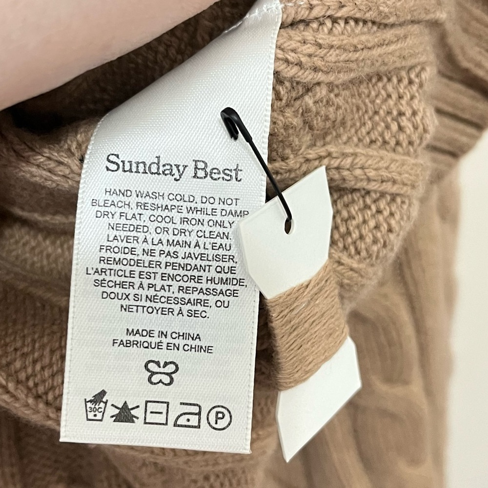NEW Aritzia Sunday Best Peggy Cropped Sweater
Cable Knit Wool Blend Size Small - Picture 11 of 11